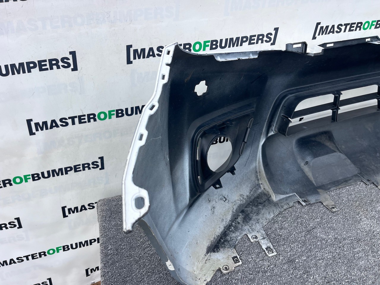 Nissan Navara Tekna Pick Up Mk4 2016-2021 Front Bumper + Jets Genuine [l687]