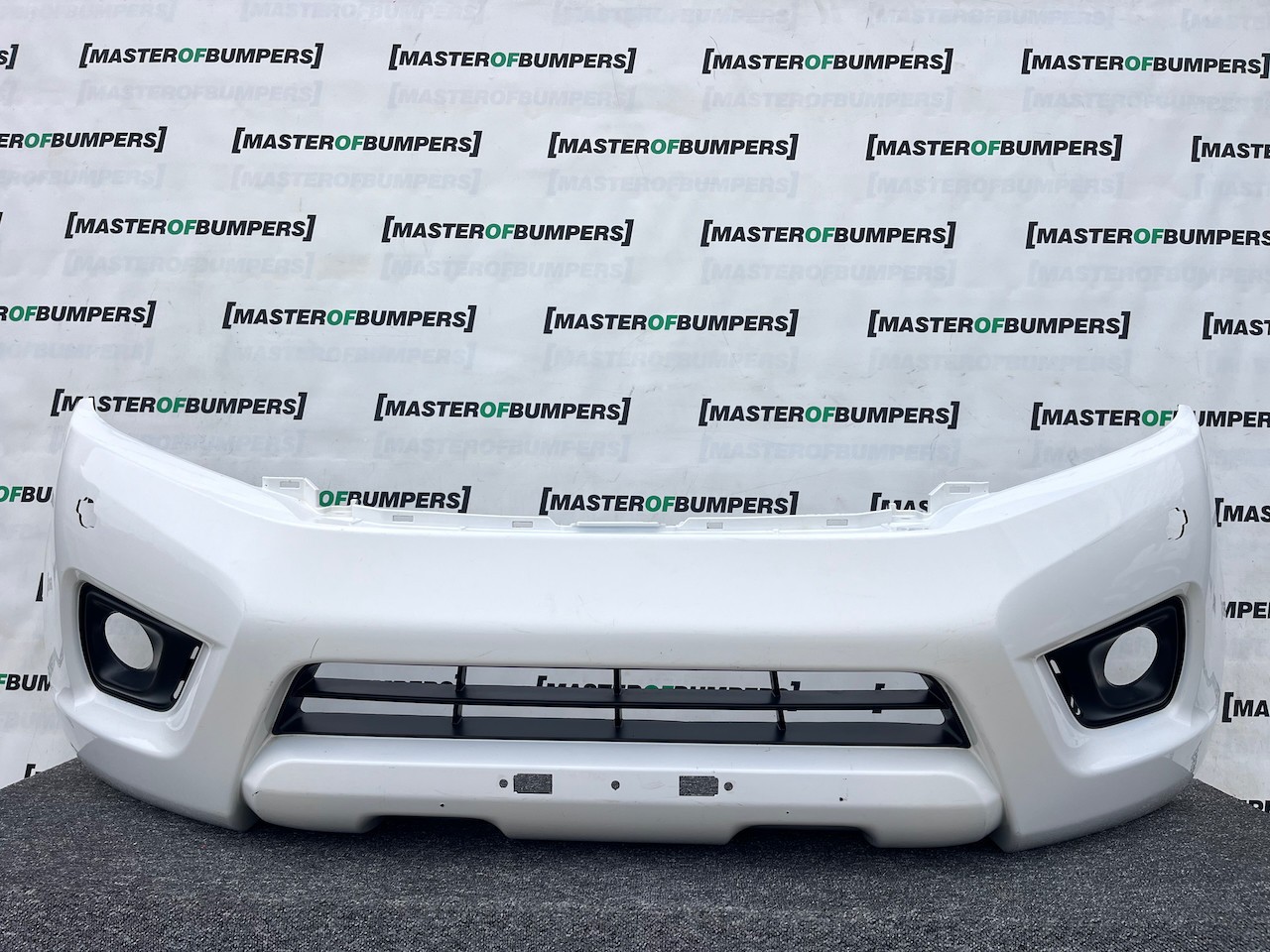 Nissan Navara Tekna Pick Up Mk4 2016-2021 Front Bumper + Jets Genuine [l693]