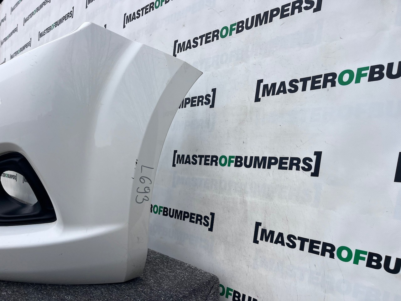 Nissan Navara Tekna Pick Up Mk4 2016-2021 Front Bumper + Jets Genuine [l693]