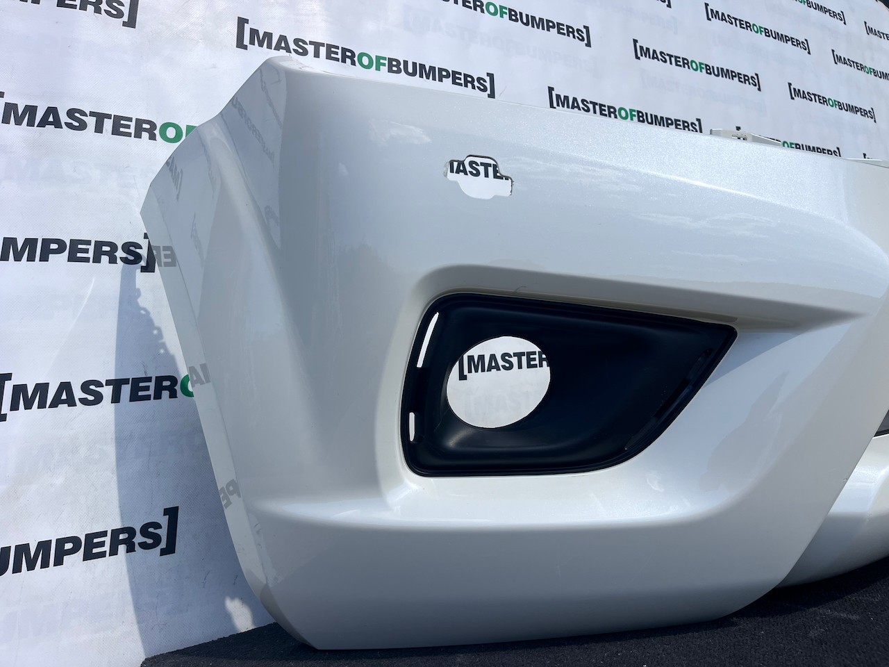Nissan Navara Tekna Pick Up Mk4 2016-2021 Front Bumper + Jets Genuine [l741]