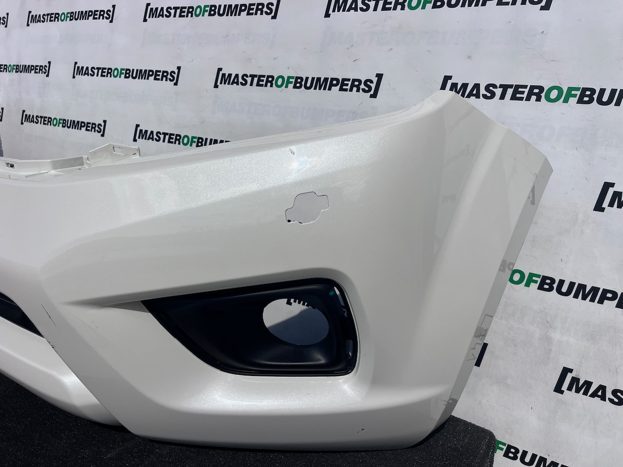 Nissan Navara Tekna Pick Up Mk4 2016-2021 Front Bumper + Jets Genuine [l741]