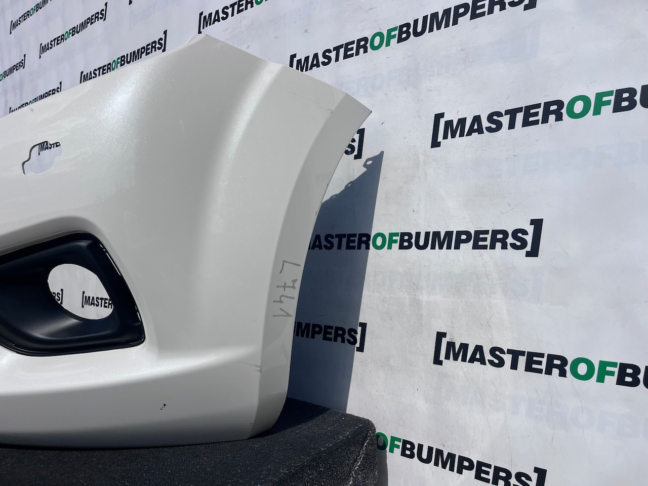 Nissan Navara Tekna Pick Up Mk4 2016-2021 Front Bumper + Jets Genuine [l741]