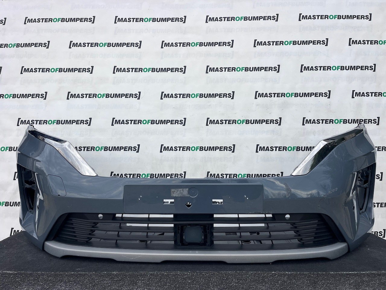 Nissan Townstar Tekna Van 2023-2026 Front Bumper 6 Pdc Genuine [l742]