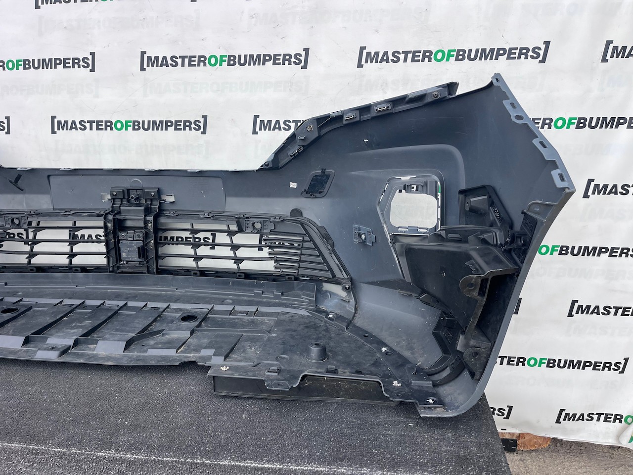 Nissan Townstar Tekna Van 2023-2026 Front Bumper 6 Pdc Genuine [l742]
