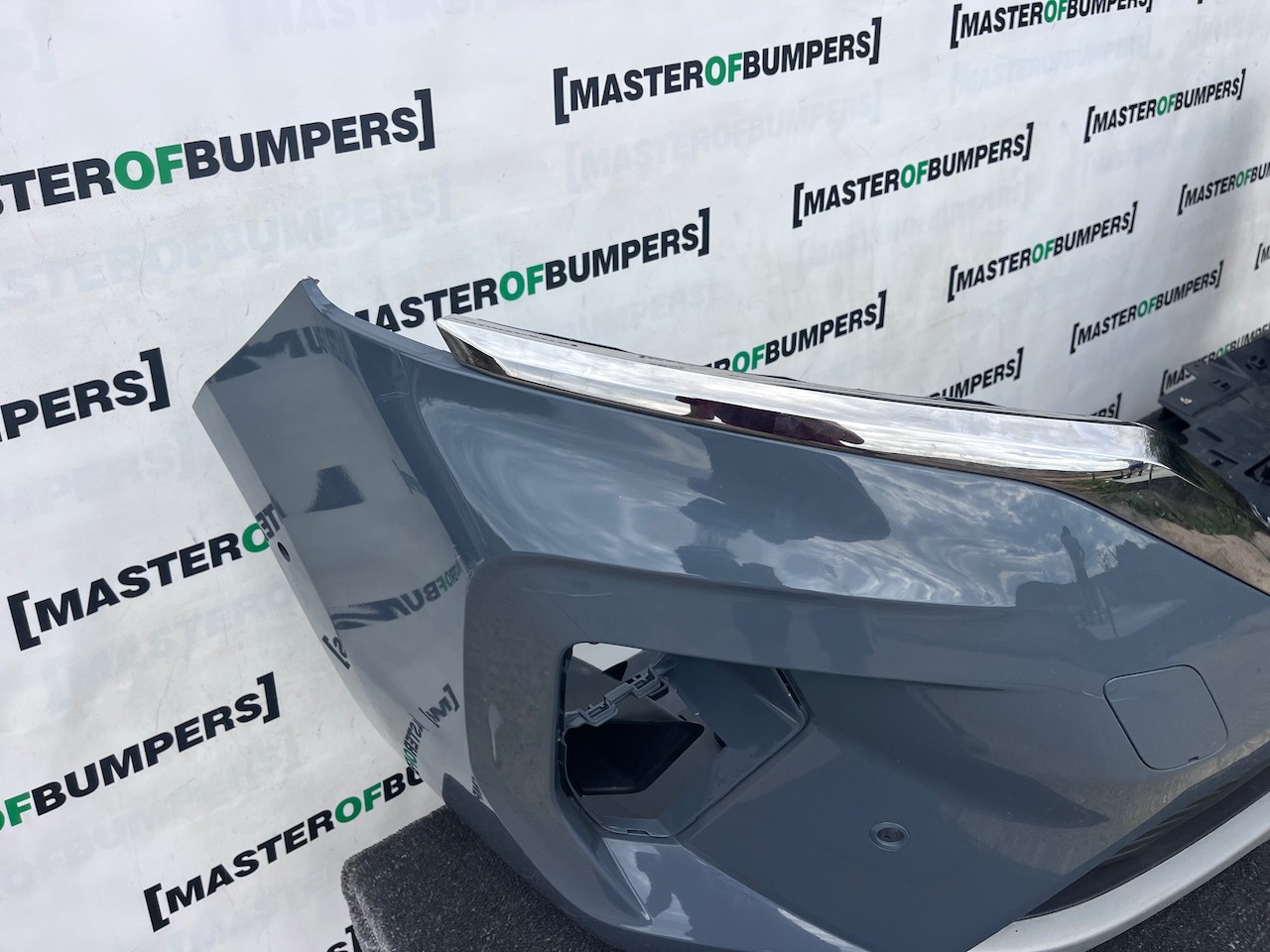 Nissan Townstar Tekna Van 2023-2026 Front Bumper 6 Pdc Genuine [l742]