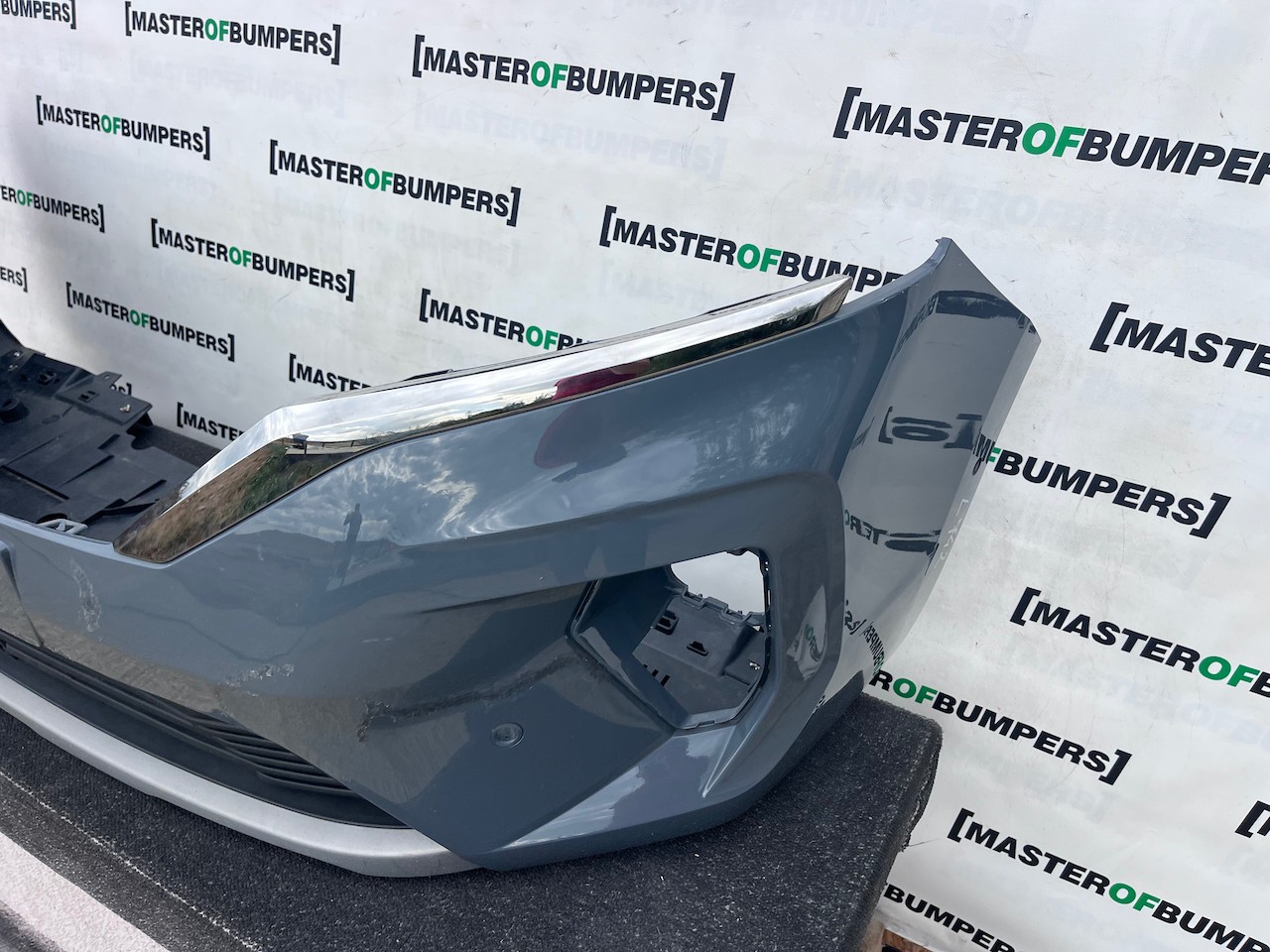 Nissan Townstar Tekna Van 2023-2026 Front Bumper 6 Pdc Genuine [l742]