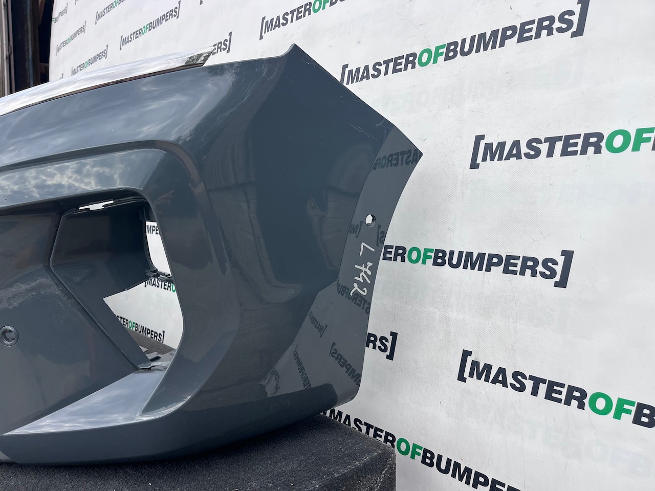 Nissan Townstar Tekna Van 2023-2026 Front Bumper 6 Pdc Genuine [l742]