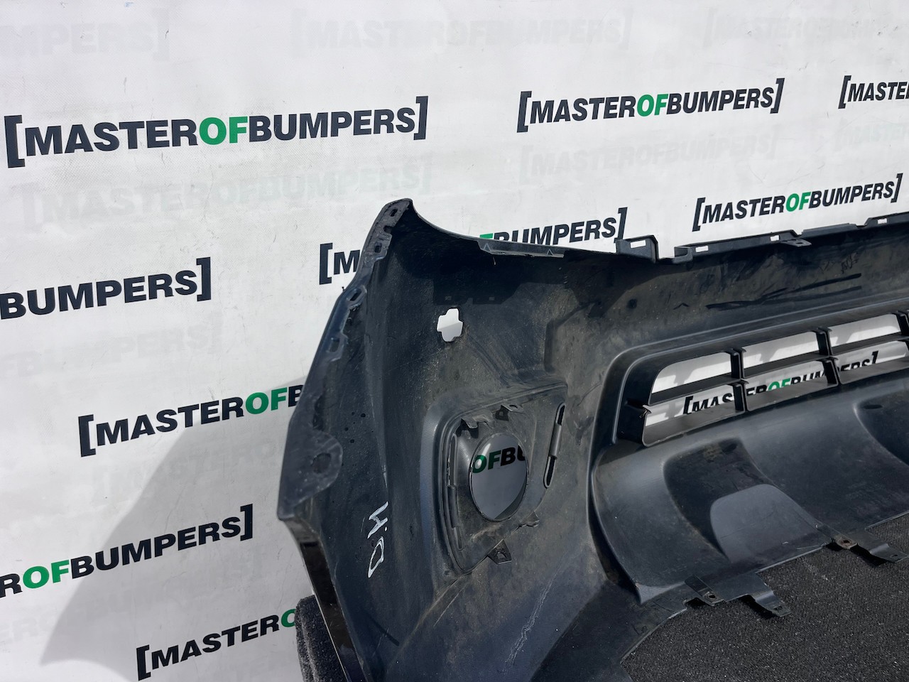 Nissan Navara Tekna Pick Up Mk4 2016-2021 Front Bumper + Jets Genuine [l745]