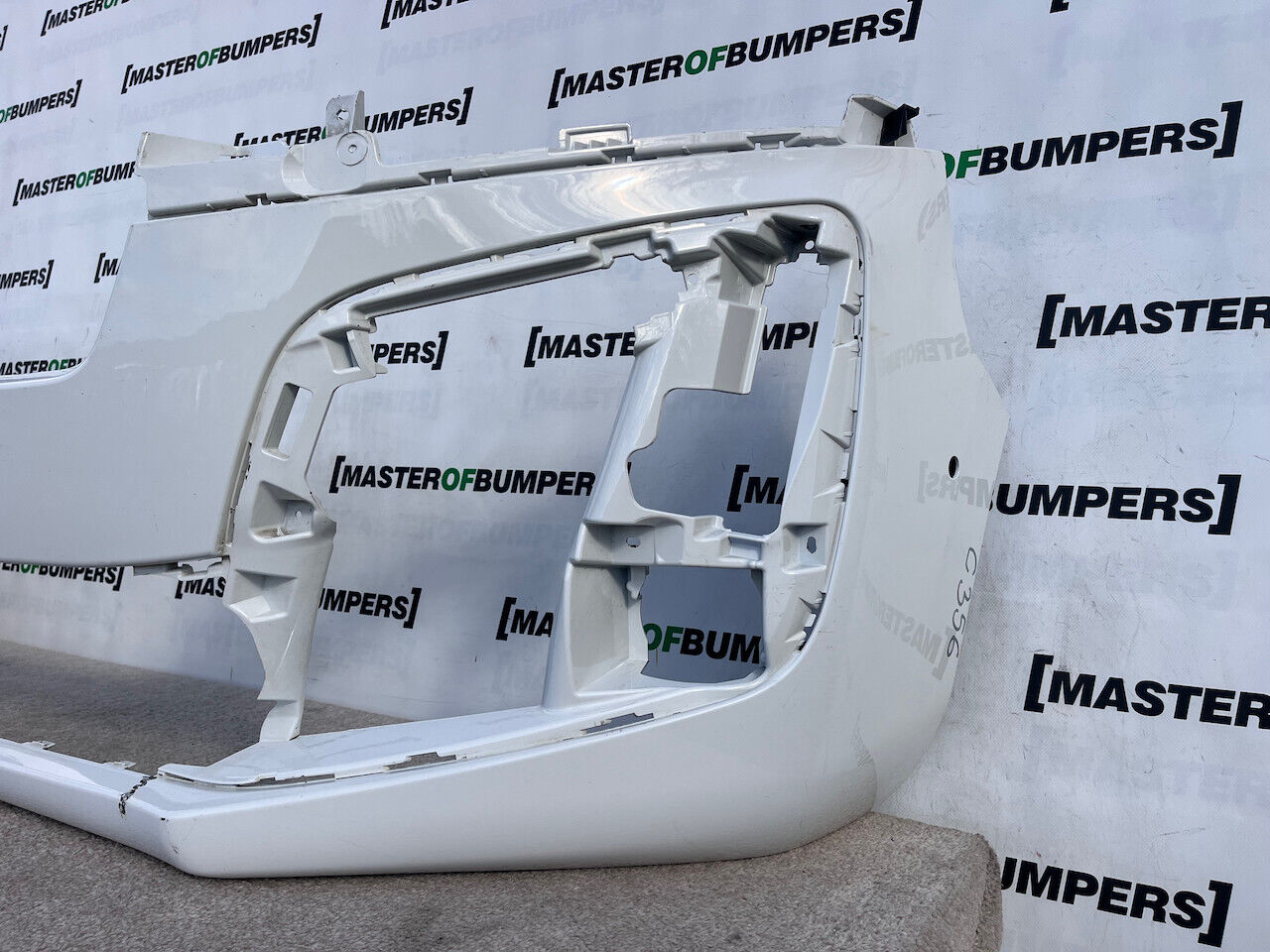 Peugeot Expert Vivaro Scudo Zafira 2016-2022 Front Bumper 6 Pdc Genuine [c356]