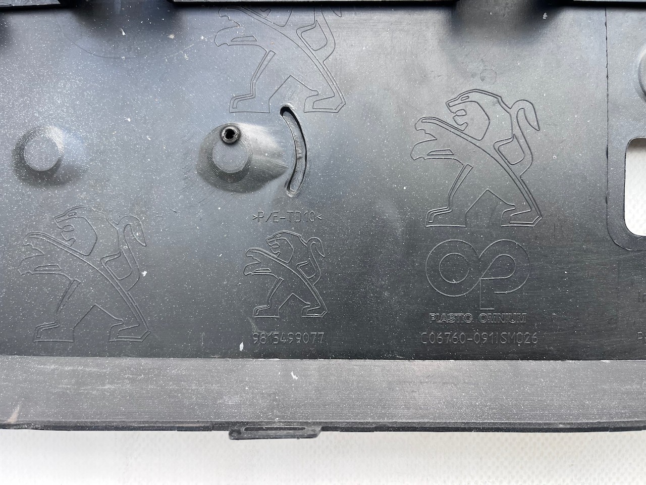 Peugeot 3008 5008 Gt Line Only 2017-2020 Front Bumper 6 Pdc Genuine [c417]