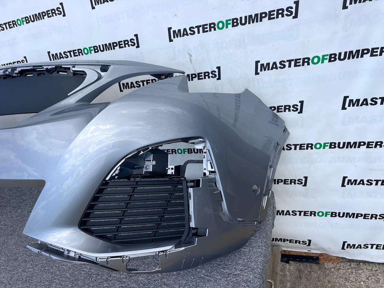 Peugeot 3008 5008 Gt Line Only 2017-2020 Front Bumper 6 Pdc Genuine [c417]