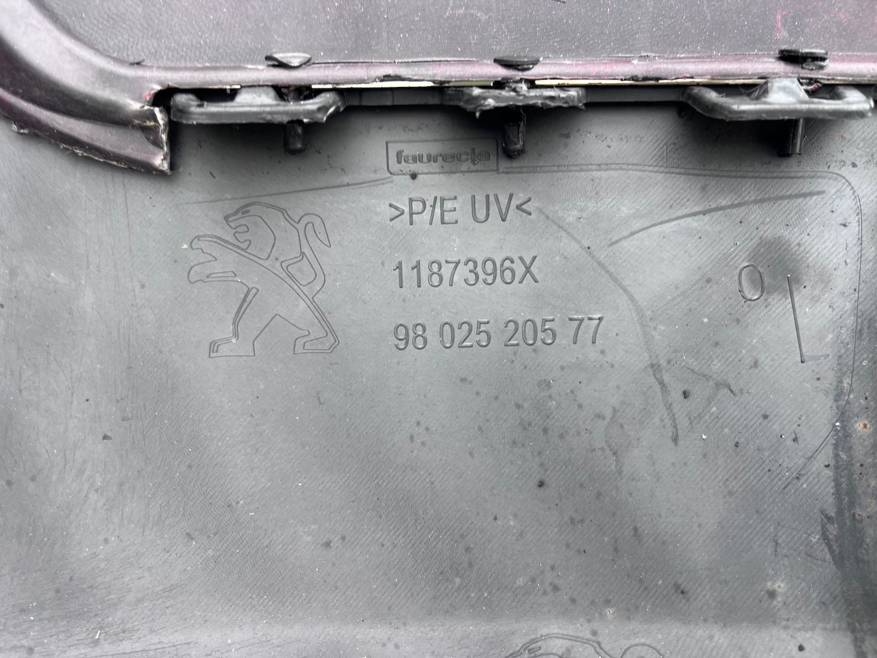 Peugeot 2008 Allure Signature Mk1 Lift 2016-2019 Front Bumper Genuine [c426]