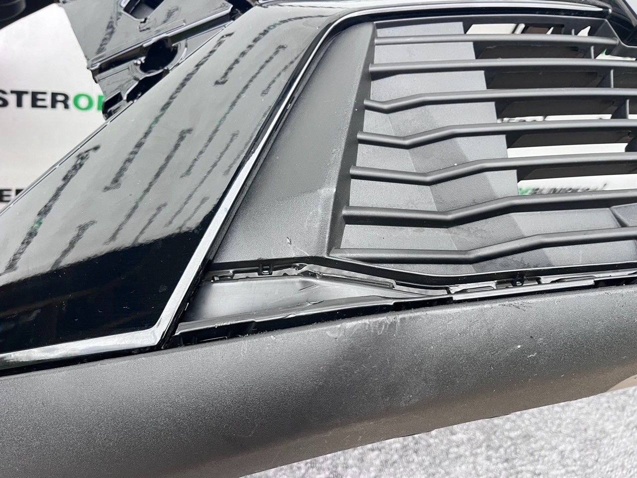 Peugeot 2008 Pure Tech E-2008 2023-on Front Bumper 4 Pdc Genuine [c462]