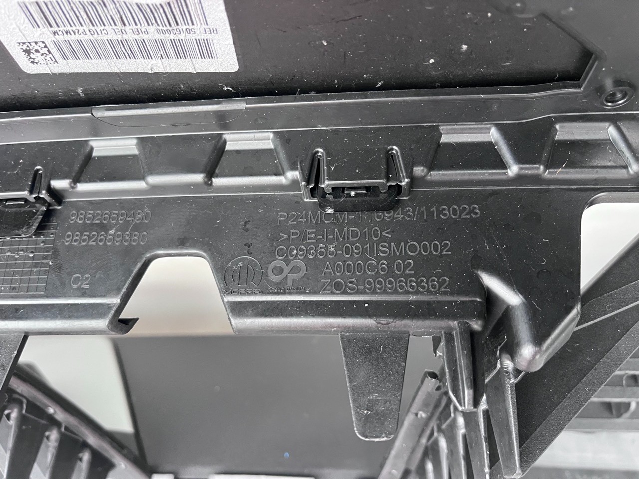 Peugeot 2008 Pure Tech E-2008 2023-on Front Bumper 4 Pdc Genuine [c462]