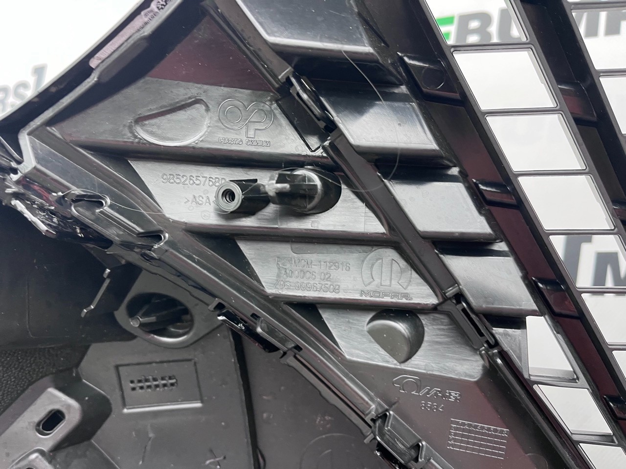 Peugeot 2008 Pure Tech E-2008 2023-on Front Bumper 4 Pdc Genuine [c462]