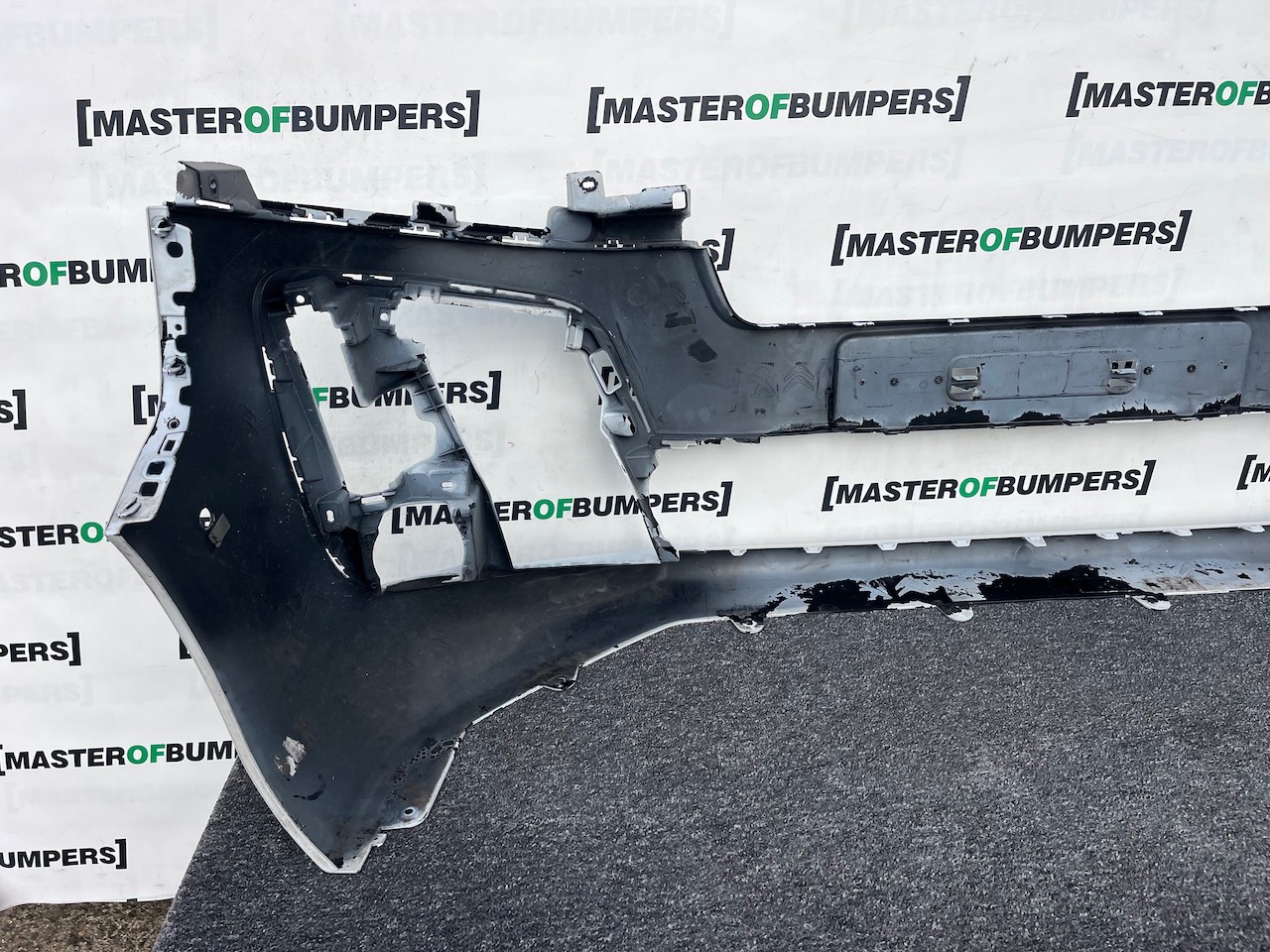 Peugeot Expert Vivaro Scudo Zafira 2016-2022 Front Bumper 6 Pdc Genuine [c490]