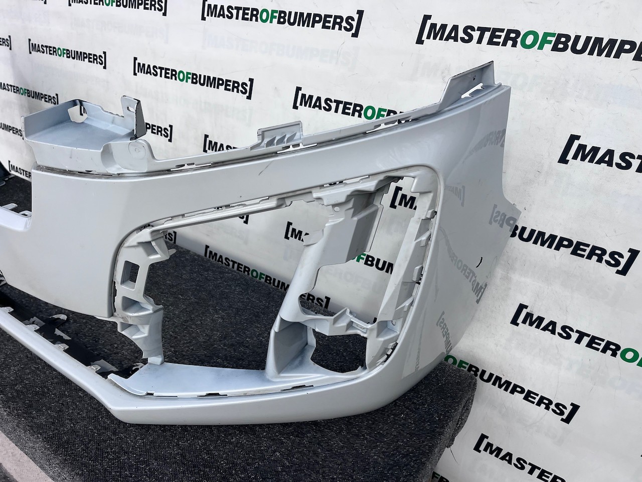 Peugeot Expert Vivaro Scudo Zafira 2016-2022 Front Bumper 6 Pdc Genuine [c490]