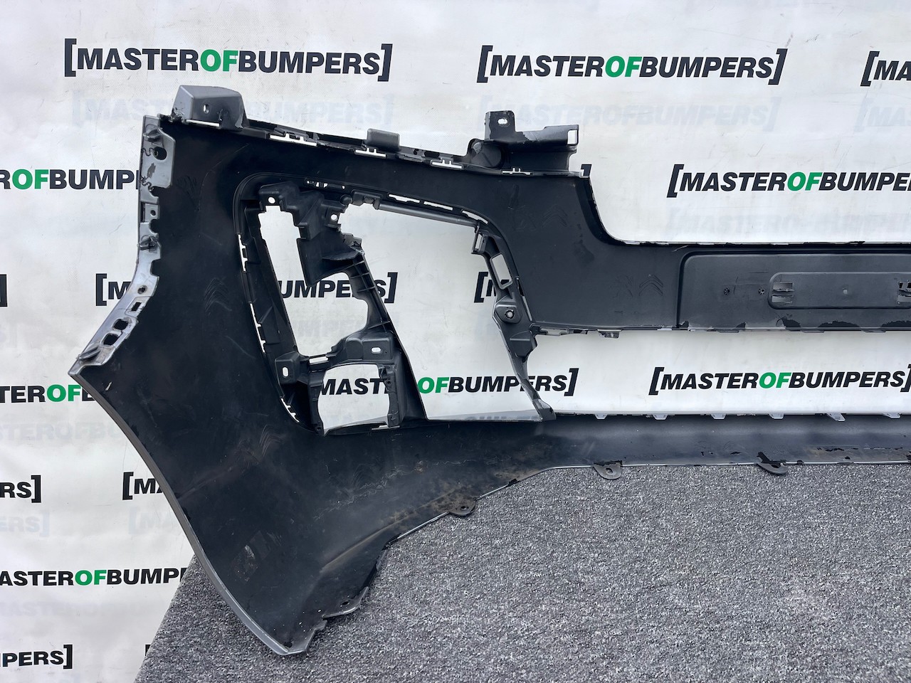 Peugeot Expert Vivaro Scudo Zafira 2016-2022 Front Bumper 4 Pdc Genuine [c488]