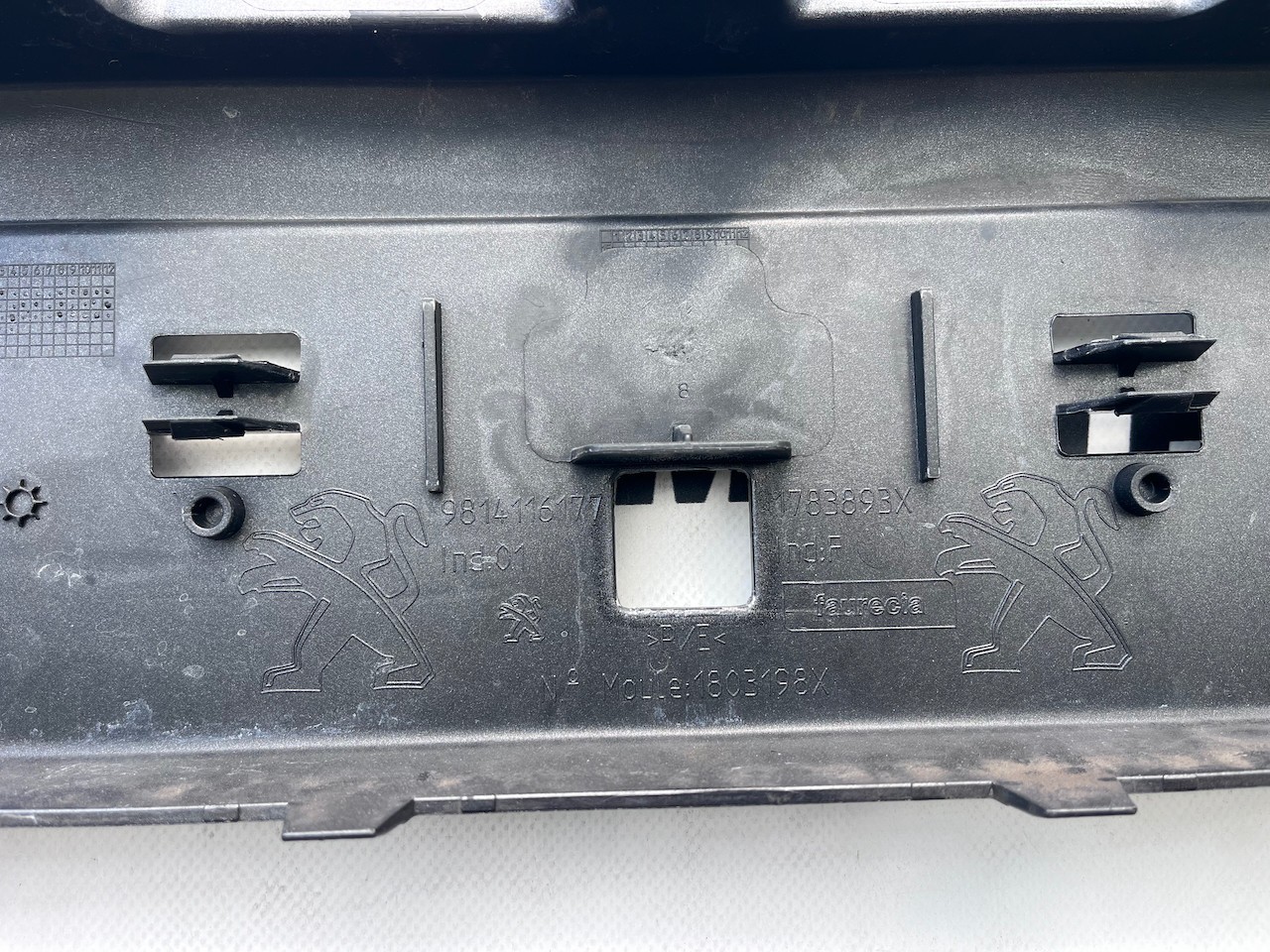 Peugeot 2008 Gt Line Mk1 Lift 2017-2019 Front Bumper Genuine [c502]