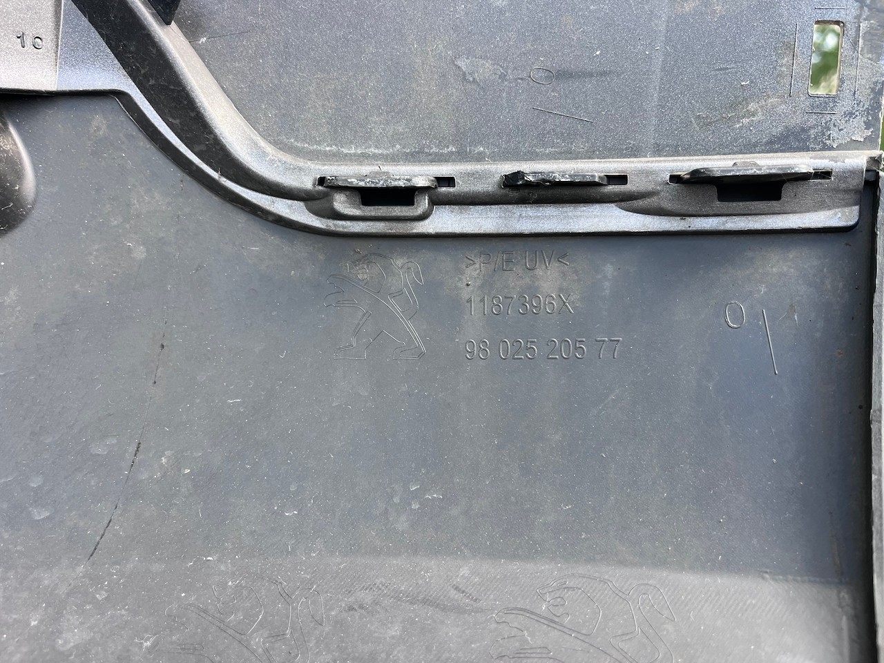 Peugeot 2008 Gt Line Mk1 Lift 2017-2019 Front Bumper Genuine [c502]
