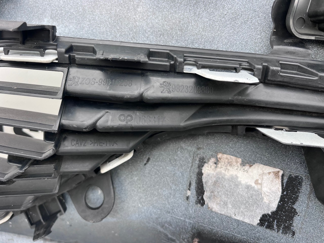 Peugeot 208 Active Premium Mk2 2020-2023 Front Bumper White Genuine [c421]