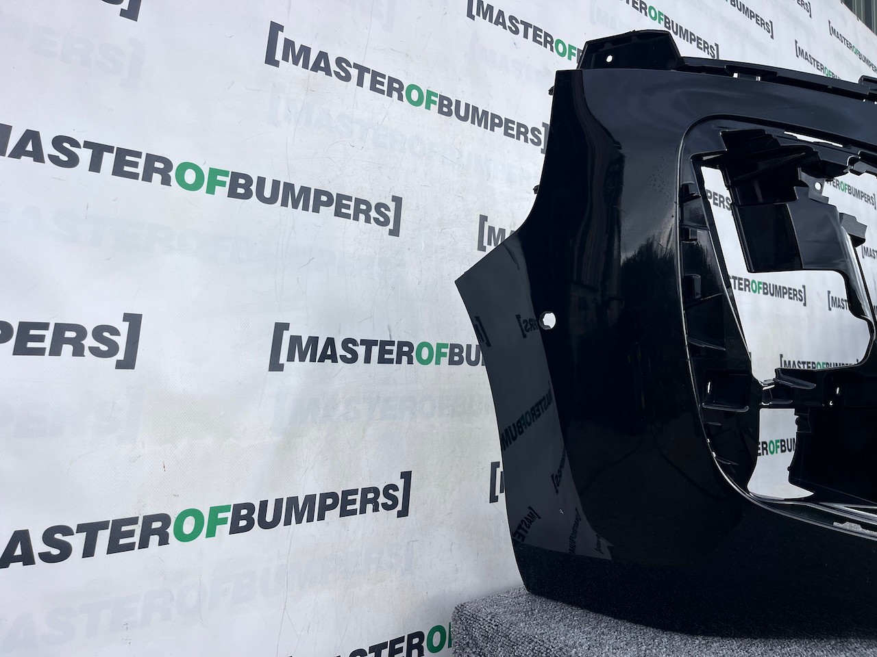 Peugeot Expert Vivaro Scudo Zafira 2016-2022 Front Bumper 6 Pdc Genuine [q297]