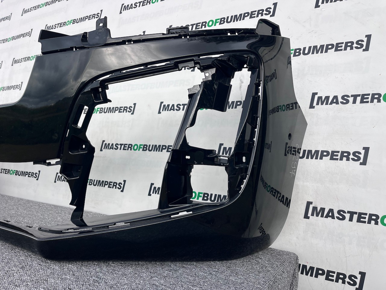 Peugeot Expert Vivaro Scudo Zafira 2016-2022 Front Bumper 6 Pdc Genuine [q297]