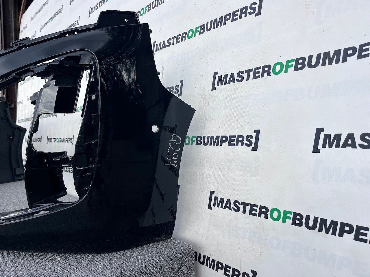 Peugeot Expert Vivaro Scudo Zafira 2016-2022 Front Bumper 6 Pdc Genuine [q297]