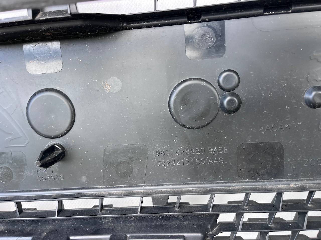 Peugeot 208 Gt Line Mk2 Hatchback 2020-2023 Front Bumper 6 Pdc Genuine [c501]