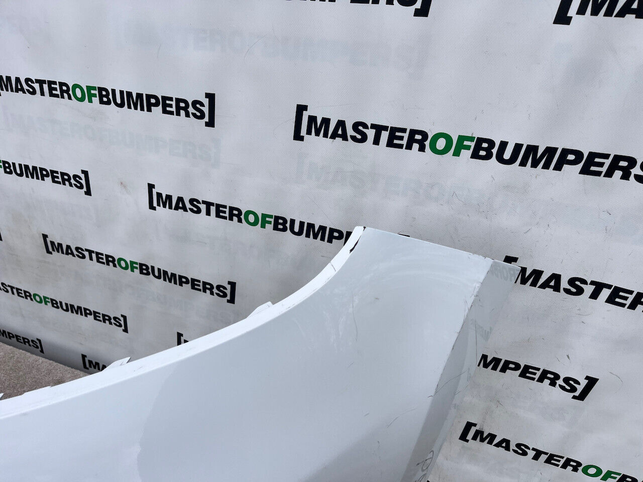 Range Rover Velar Svr 5 Door Suv 2019-2023 Front Bumper 6 Pdc Genuine [p74]