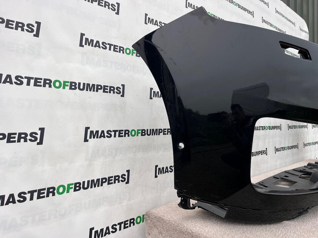 Range Rover Vouge Sv P615 Se 2023-2027 Front Bumper 6 Pdc Genuine [p241]