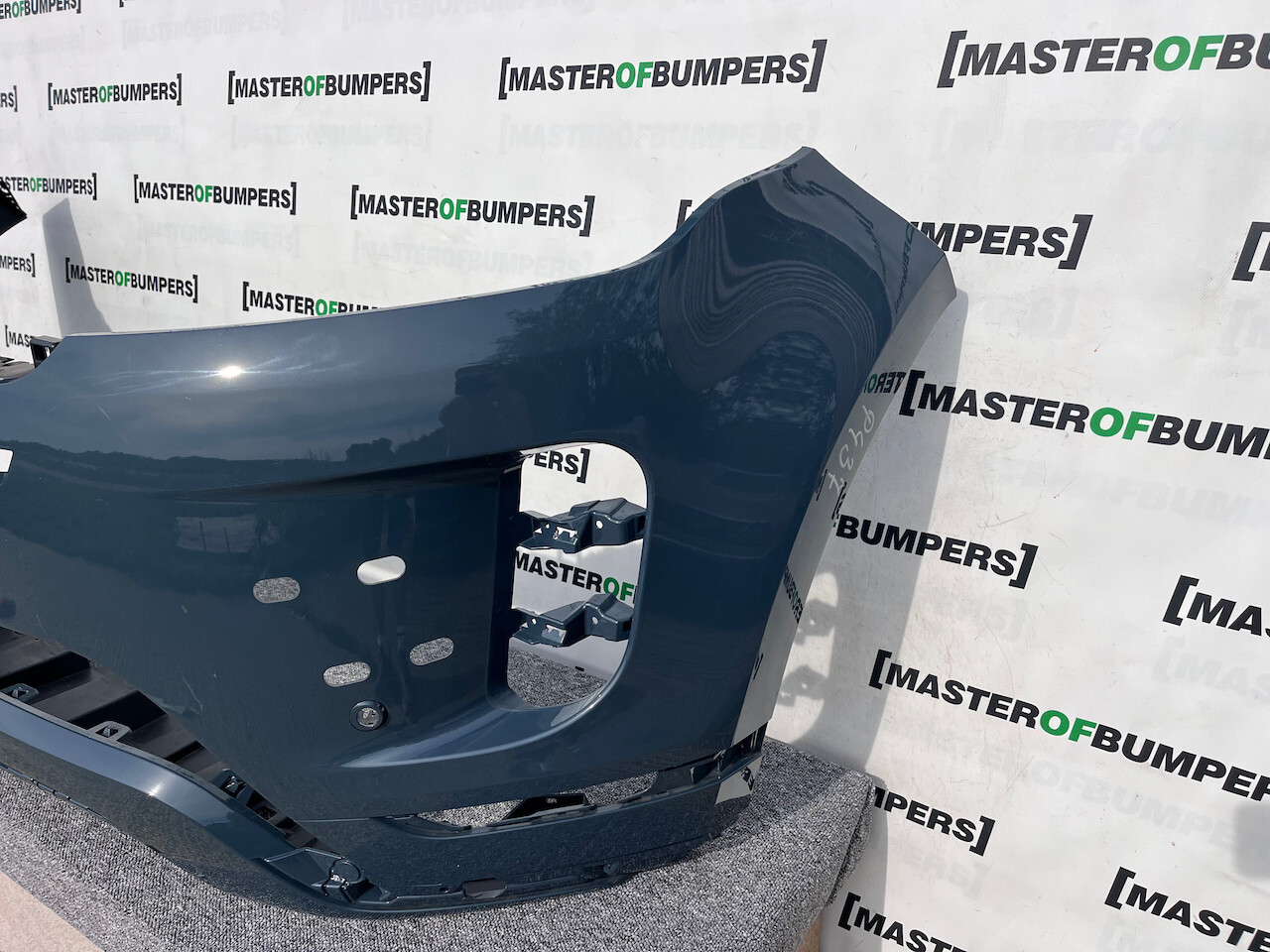 Range Rover Evoque R-dynamic Hse 2019-2023 Front Bumper 4 Pdc Genuine [p437]