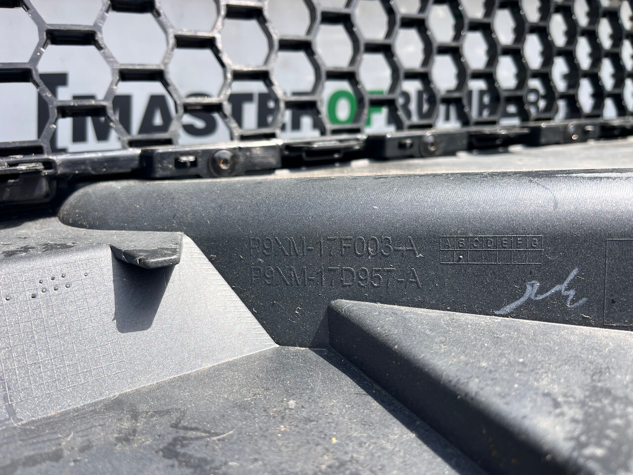 Range Rover Sport Sv Svr Limited 2024-on Front Bumper 6 Pdc Genuine [p444]