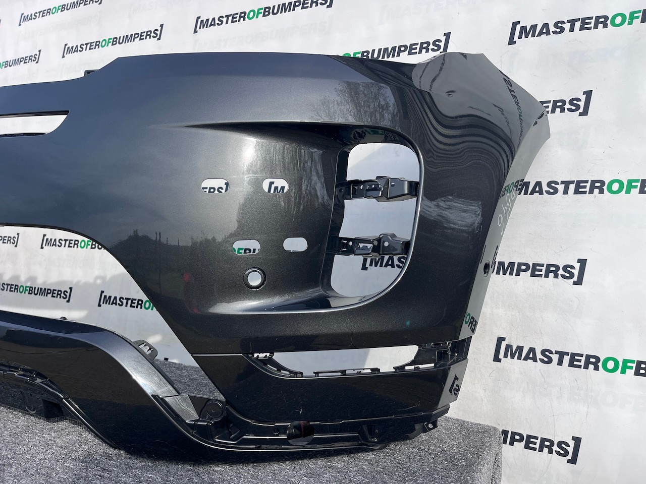 Range Rover Evoque R-dynamic Hse 2019-2023 Front Bumper 6 Pdc Genuine [p546]