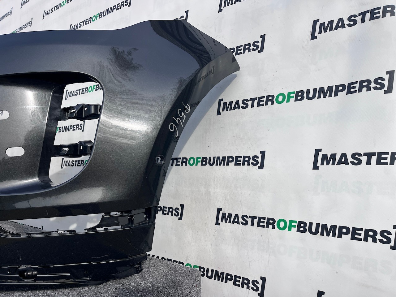 Range Rover Evoque R-dynamic Hse 2019-2023 Front Bumper 6 Pdc Genuine [p546]