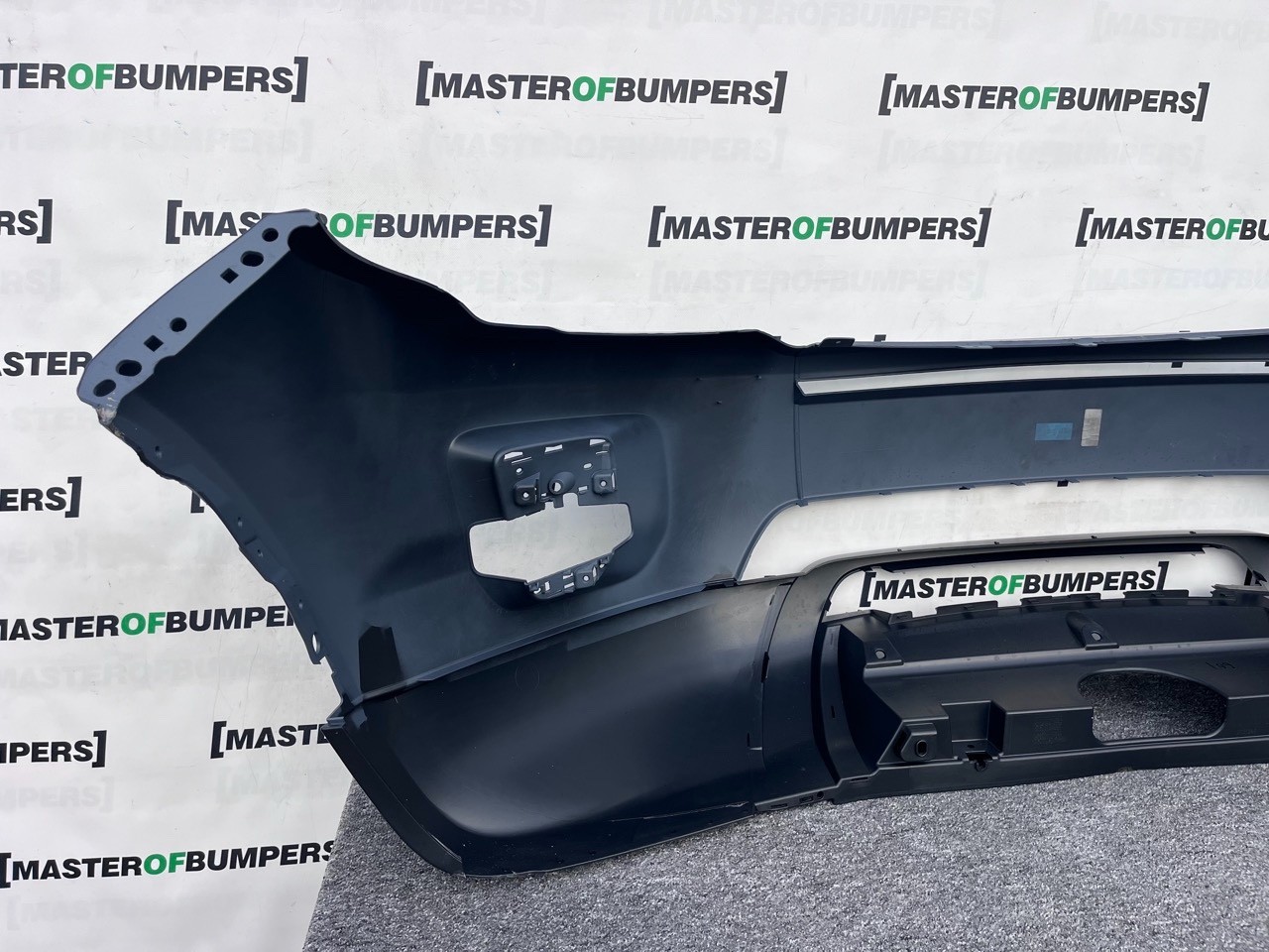Range Rover Evoque Se Mk1 2011-2015 Front Bumper No Pdc No Jets Genuine [p552]