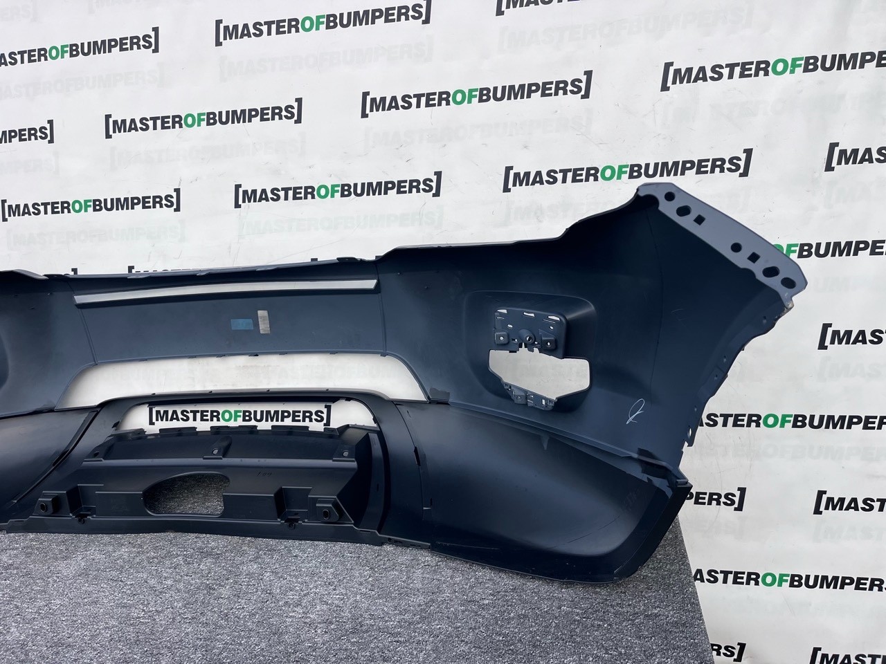 Range Rover Evoque Se Mk1 2011-2015 Front Bumper No Pdc No Jets Genuine [p552]