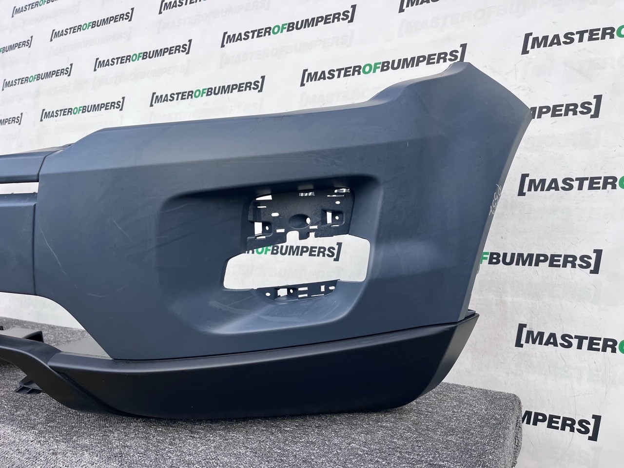 Range Rover Evoque Se Mk1 2011-2015 Front Bumper No Pdc No Jets Genuine [p552]