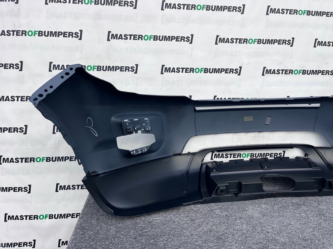 Range Rover Evoque Se Mk1 2011-2015 Front Bumper No Pdc No Jets Genuine [p553]