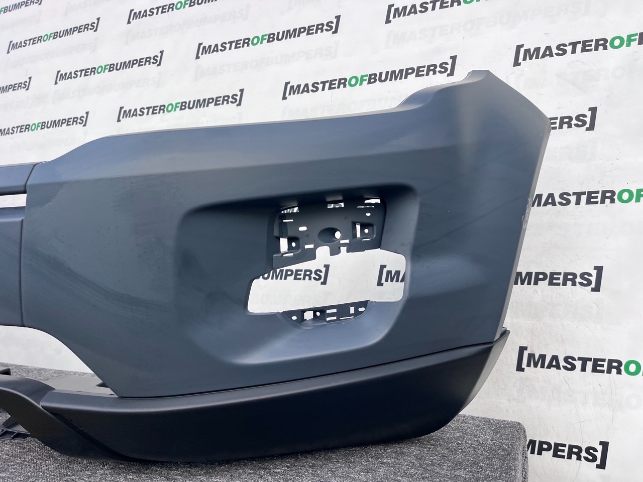 Range Rover Evoque Se Mk1 2011-2015 Front Bumper No Pdc No Jets Genuine [p553]