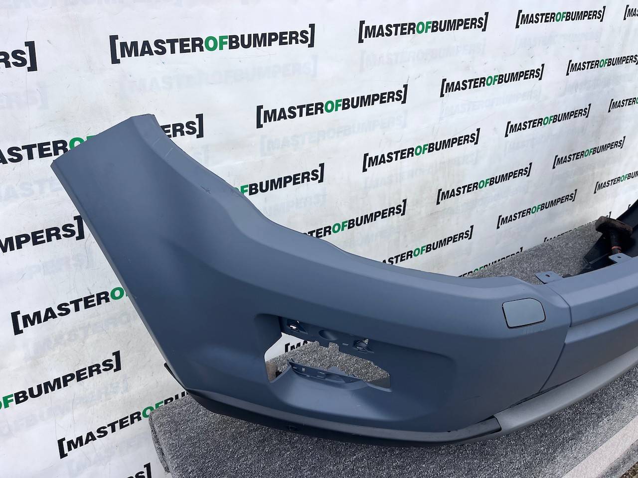 Range Rover Evoque Se Mk1 2011-2015 Front Bumper 6 Pdc + Jets Genuine [p592]