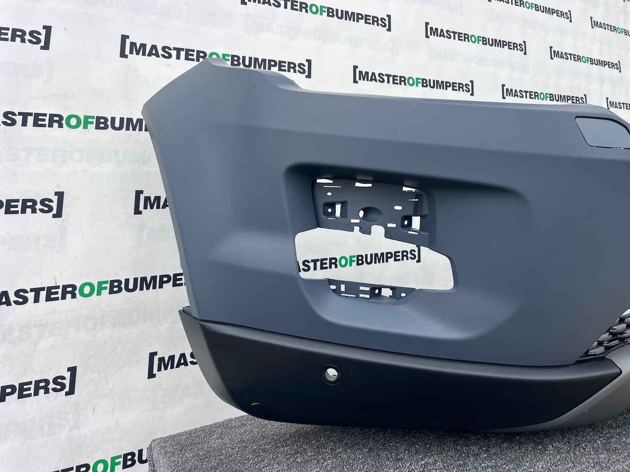 Range Rover Evoque Se Mk1 2011-2015 Front Bumper 4 Pdc +jets Genuine [p622]