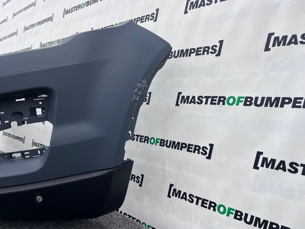 Range Rover Evoque Se Mk1 2011-2015 Front Bumper 4 Pdc +jets Genuine [p622]