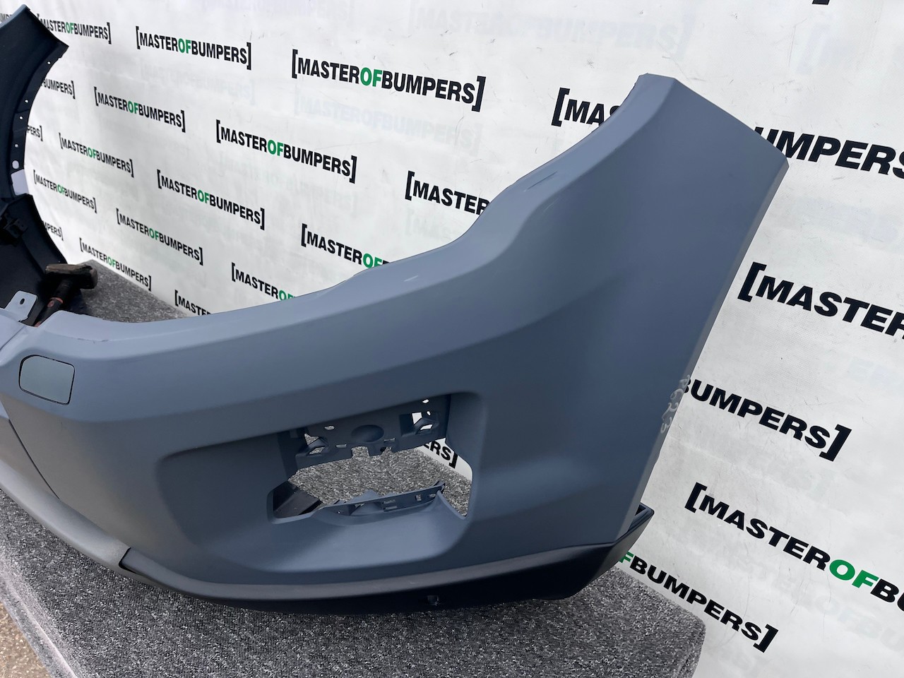 Range Rover Evoque Se Mk1 2011-2015 Front Bumper 4 Pdc +jets Genuine [p623]