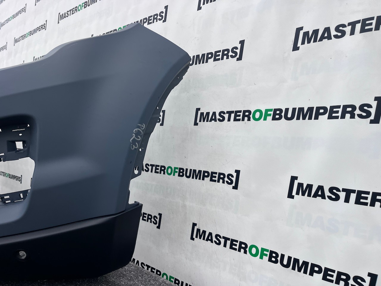 Range Rover Evoque Se Mk1 2011-2015 Front Bumper 4 Pdc +jets Genuine [p623]