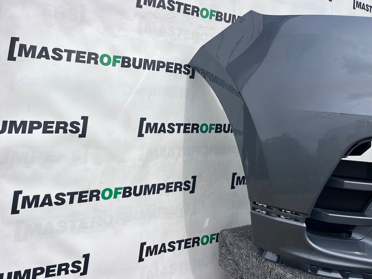 Range Rover Velar R-dynamic Hse Suv 2019-2023 Front Bumper 4 Pdc Genuine [p658]