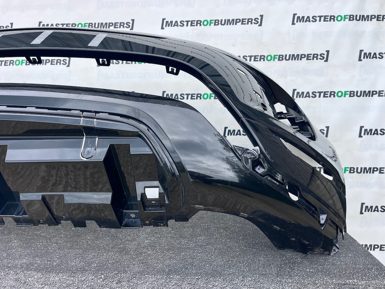 Range Rover Evoque R-dynamic Hse 2019-2023 Front Bumper 6 Pdc Genuine [p692]