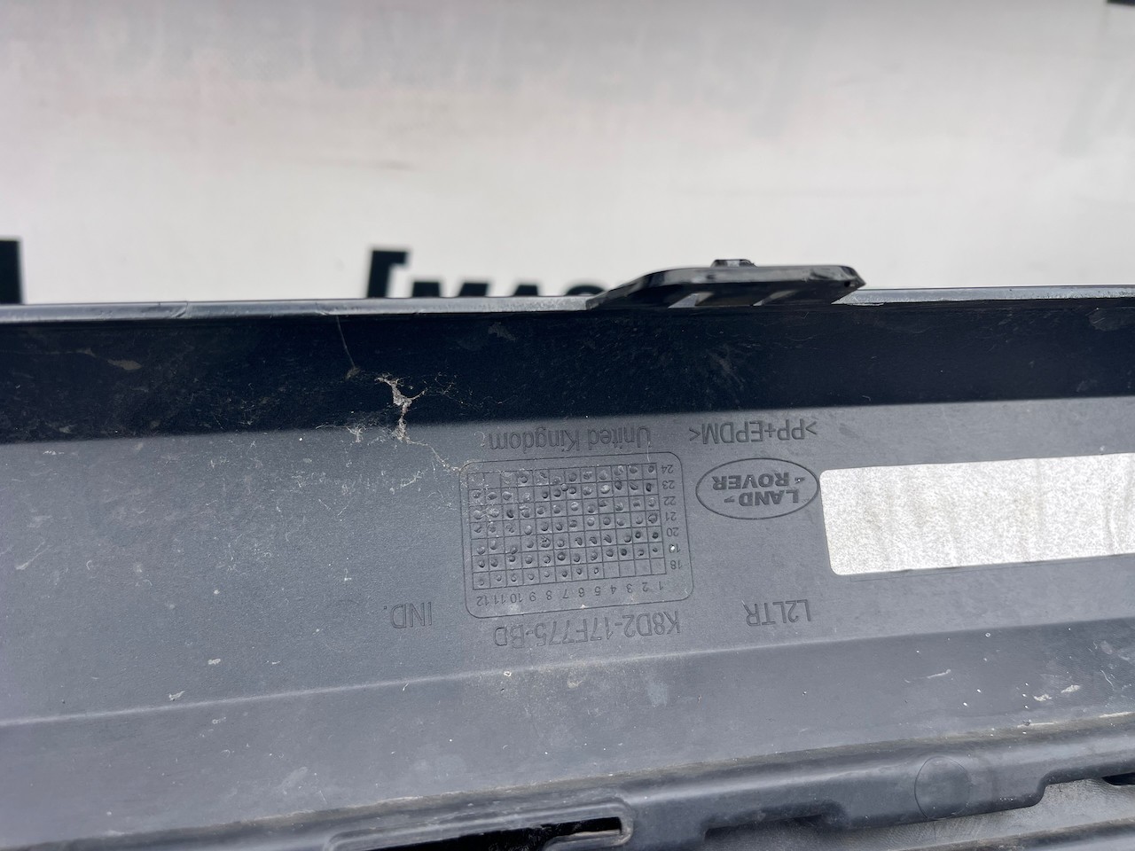 Range Rover Evoque R-dynamic Hse 2019-2023 Front Bumper 6 Pdc Genuine [p692]