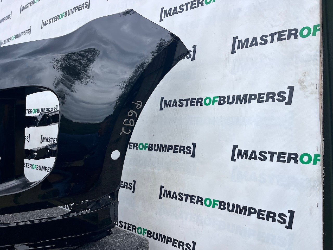 Range Rover Evoque R-dynamic Hse 2019-2023 Front Bumper 6 Pdc Genuine [p692]