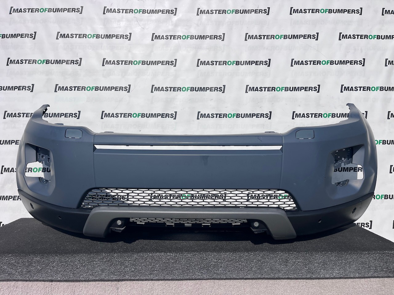 Range Rover Evoque Se Mk1 2011-2015 Front Bumper 6 Pdc + Jets Genuine [p719]